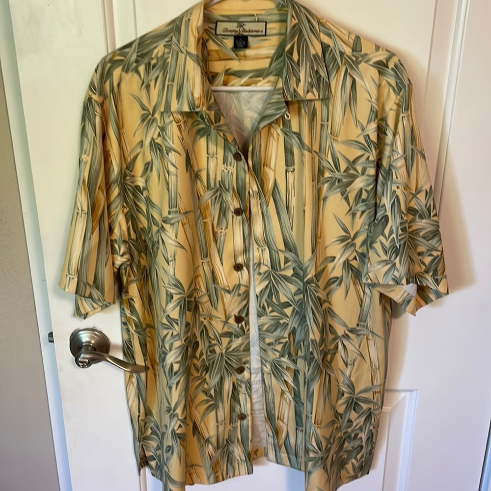 Tommy Bahama silk short sleeve men’s shirt, size small, bamboo palm.